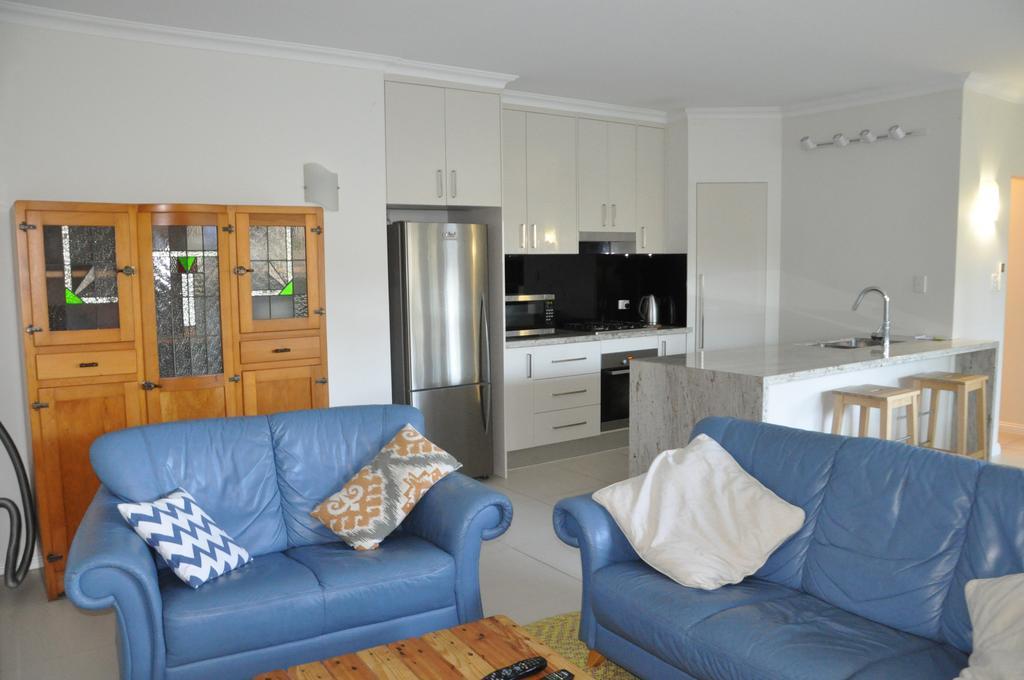 Modern 3 Bedroom Apartment In Traditional Queenslander , Patio, Leafy Yard, Pool Brisbane Kültér fotó
