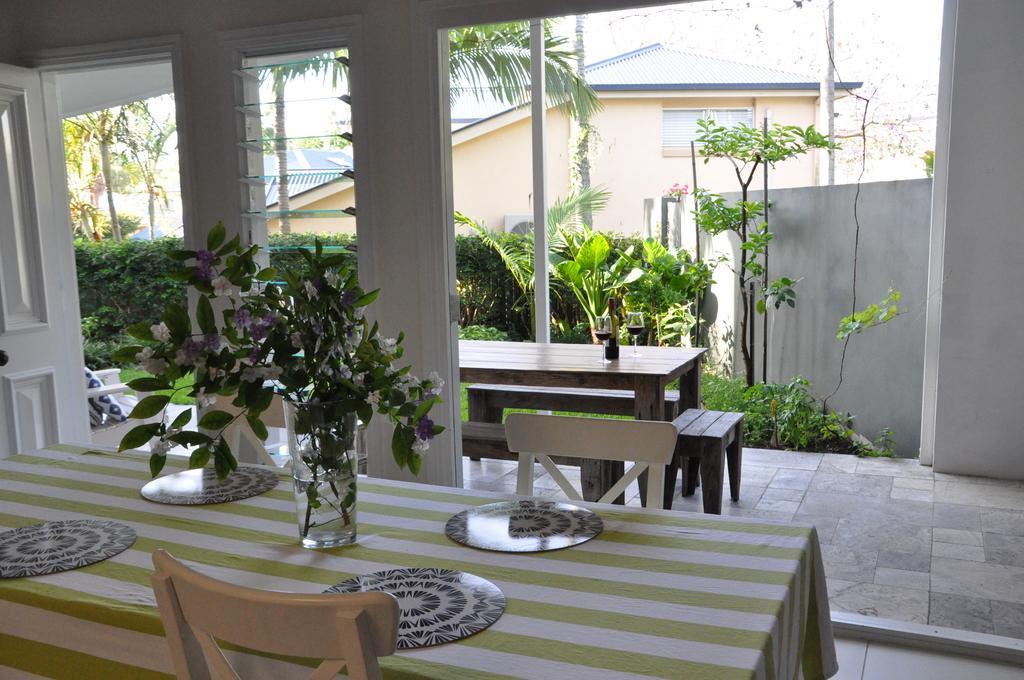 Modern 3 Bedroom Apartment In Traditional Queenslander , Patio, Leafy Yard, Pool Brisbane Kültér fotó